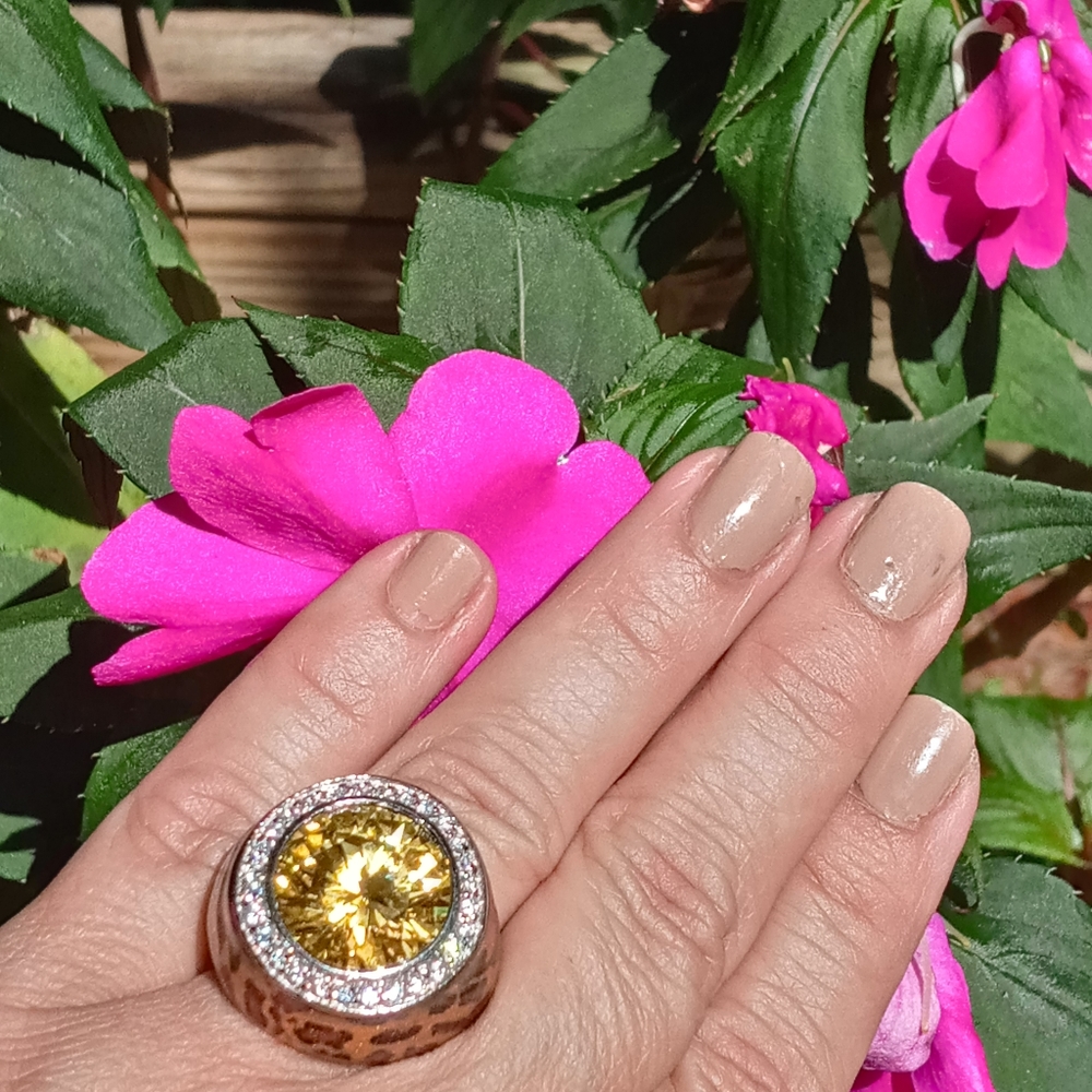 Unique ring